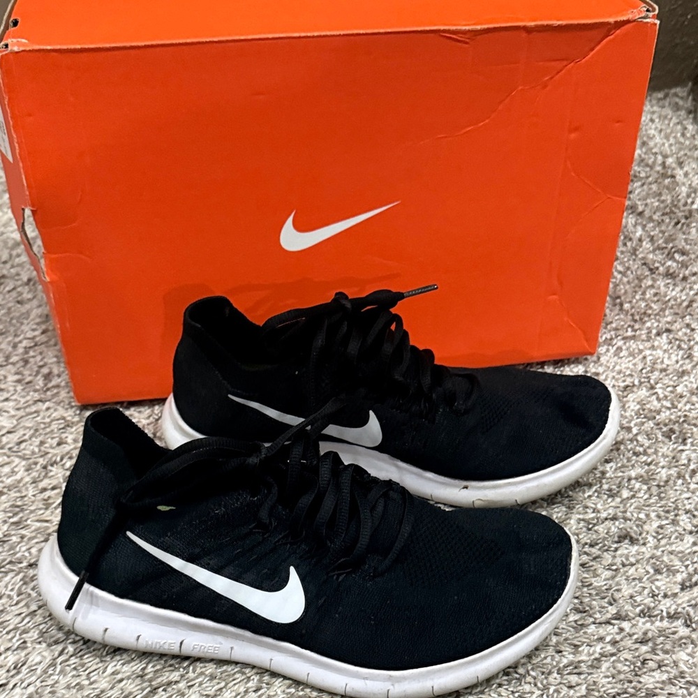 Nike women’s free rn flyknit Black and White Athletic Shoes